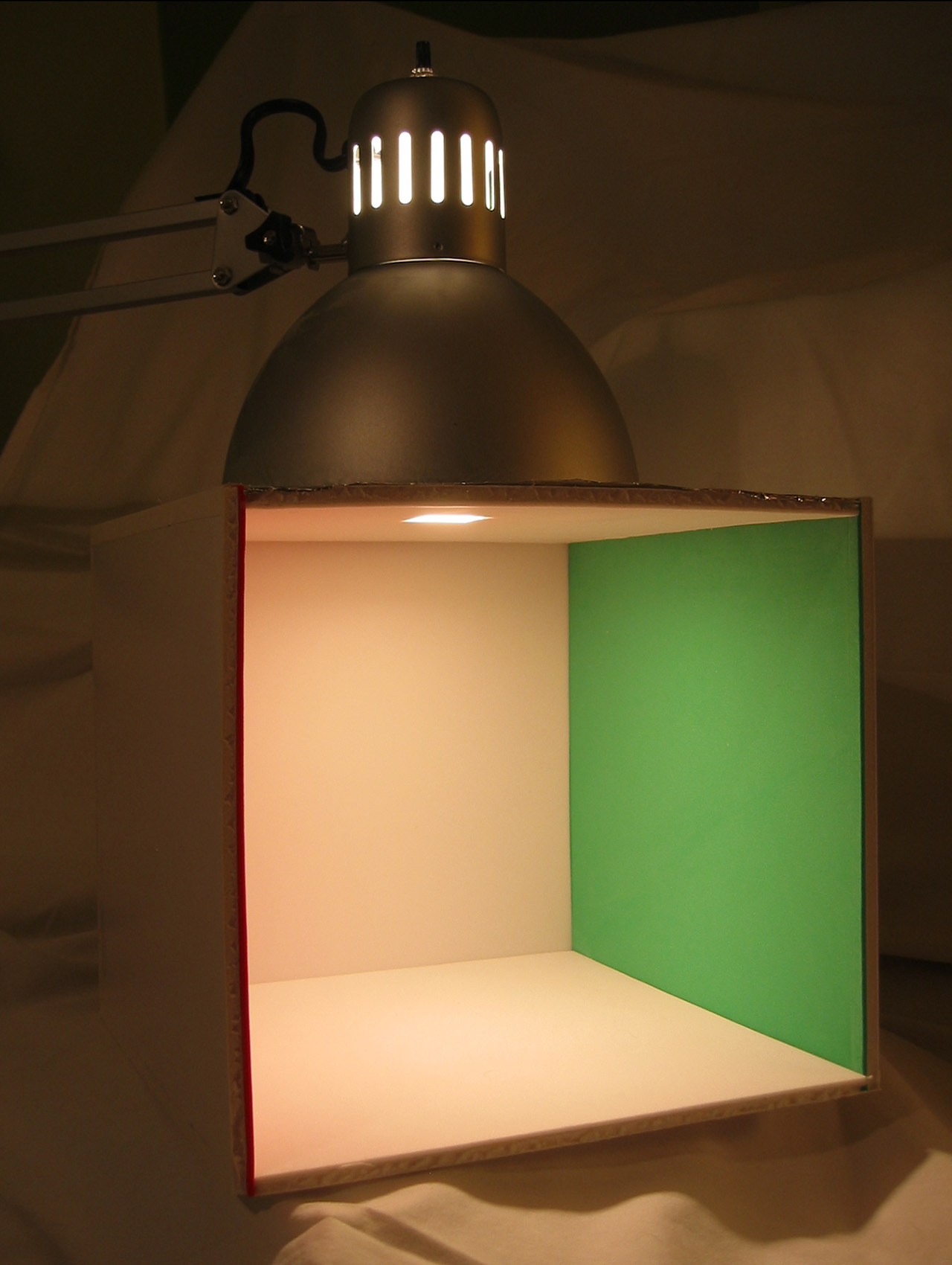 cornell_box_physical_model_image18